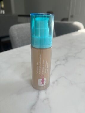 Uoma Beauty Flawless Finish Liquid Foundation, Ready For My Close Up - Fair Lady